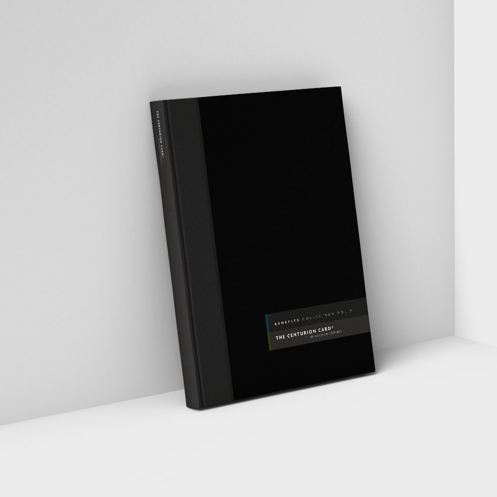 Black Book de American Express Centurion Card recargado contra pared blanca, parte de la campaña por Carbono agencia de Branding.