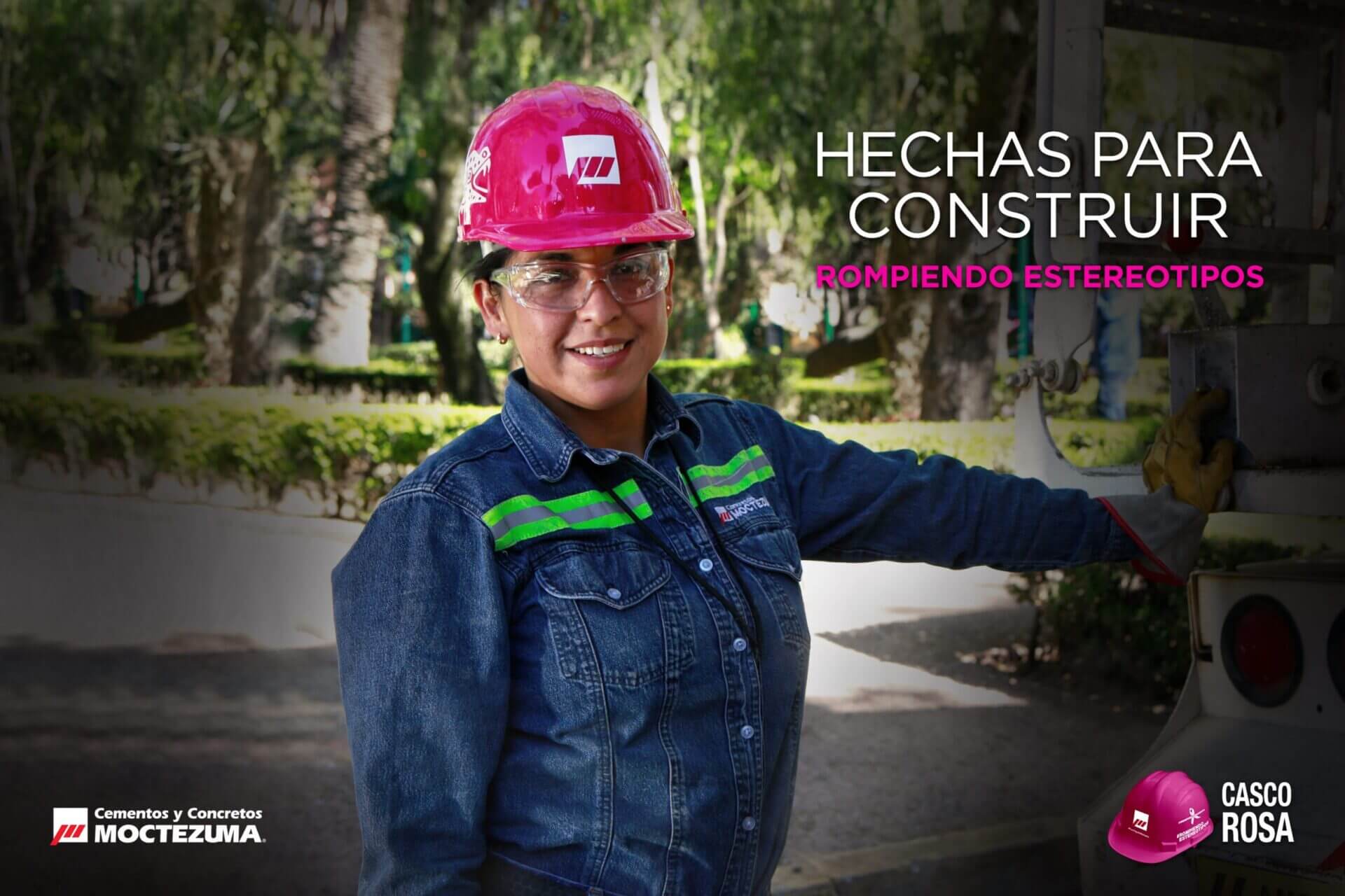 Mujer constructora campaña casco rosa para Moctezuma por Carbono Agencia
