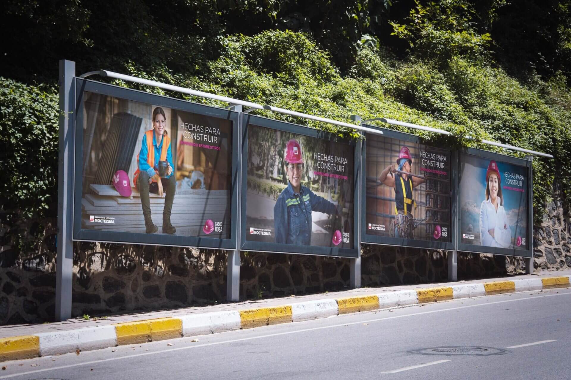 Valla Publicitaria de campaña Casco Rosa para Cementos Moctezuma por Carbono Agencia.