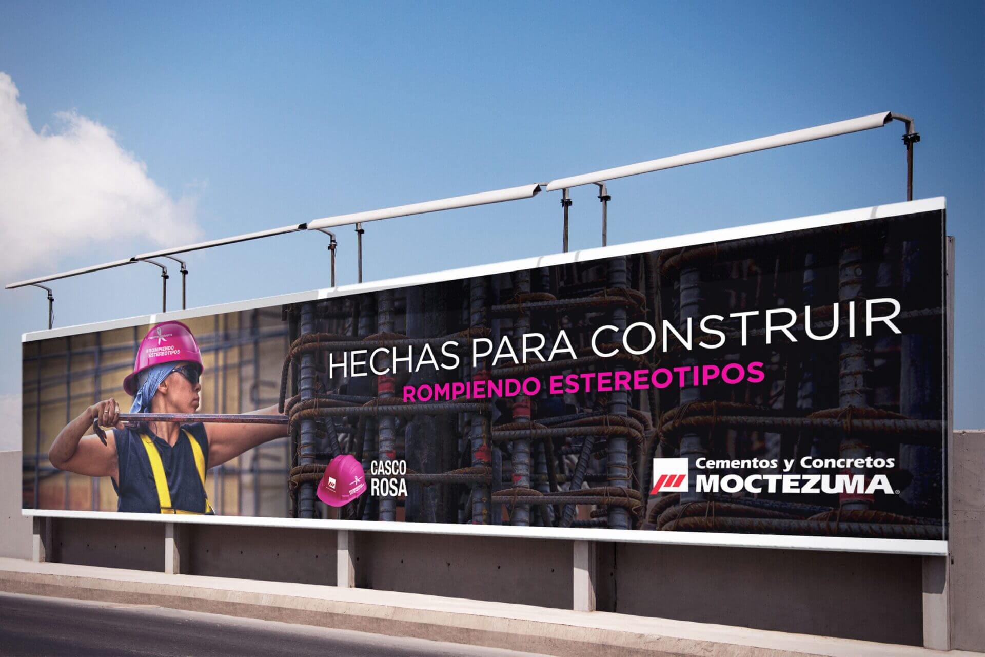 Espectacular Publicidad de campaña Casco Rosa para Cementos Moctezuma por Carbono Agencia.