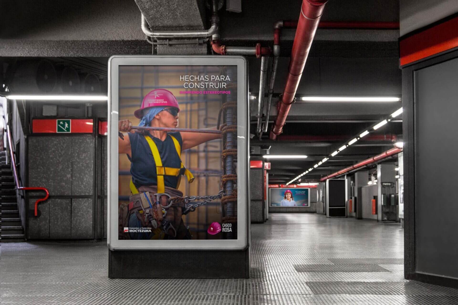MUPI Publicidad de campaña Casco Rosa para Cementos Moctezuma por Carbono Agencia.