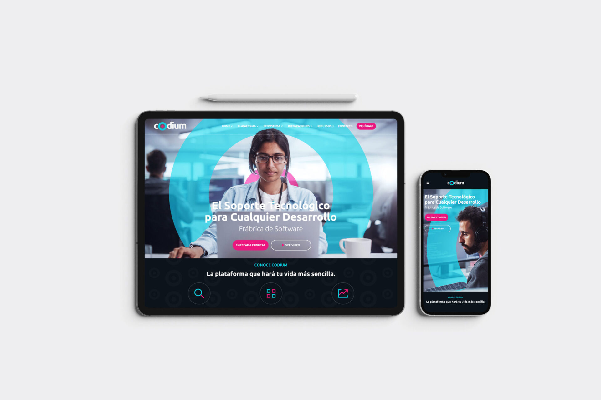 Branding para CODIUM por Carbono Agencia, con tableta y celular mostrando la aplicación en sitio web